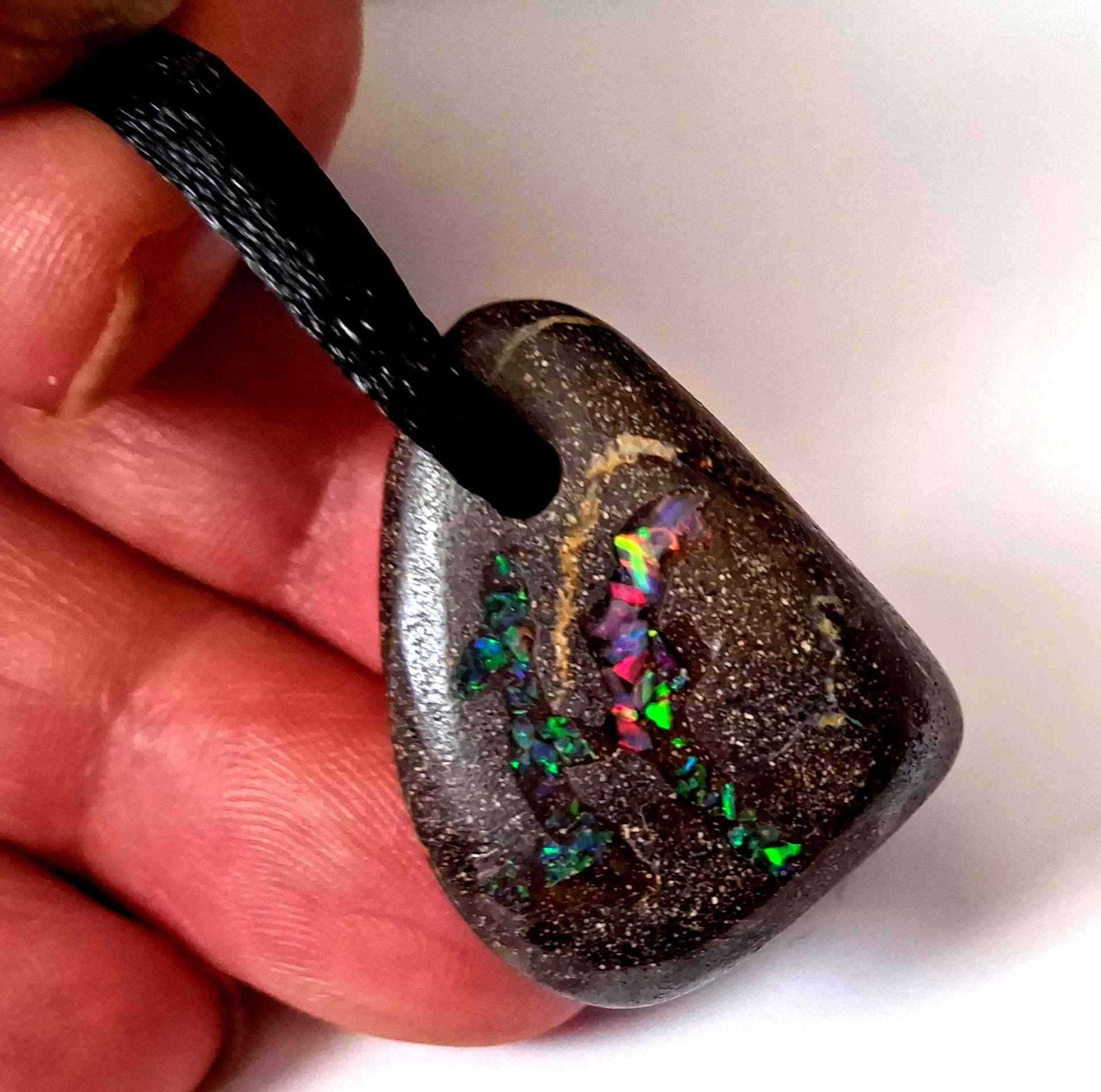 Boulder-Matrix-Opal Anhänger aus Australien – Unikat Nr. 3
