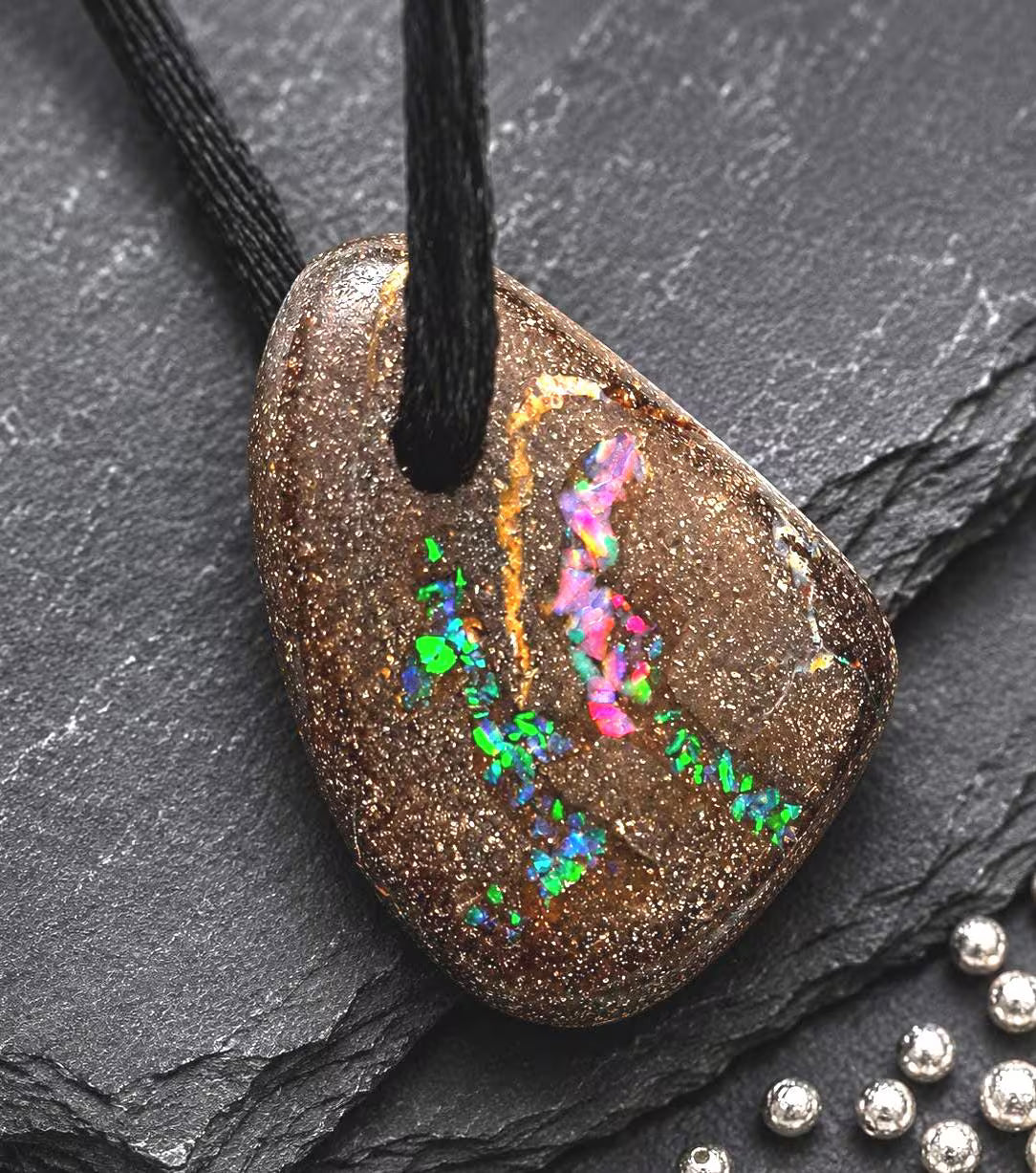 Boulder-Matrix-Opal Anhänger aus Australien – Unikat Nr. 3
