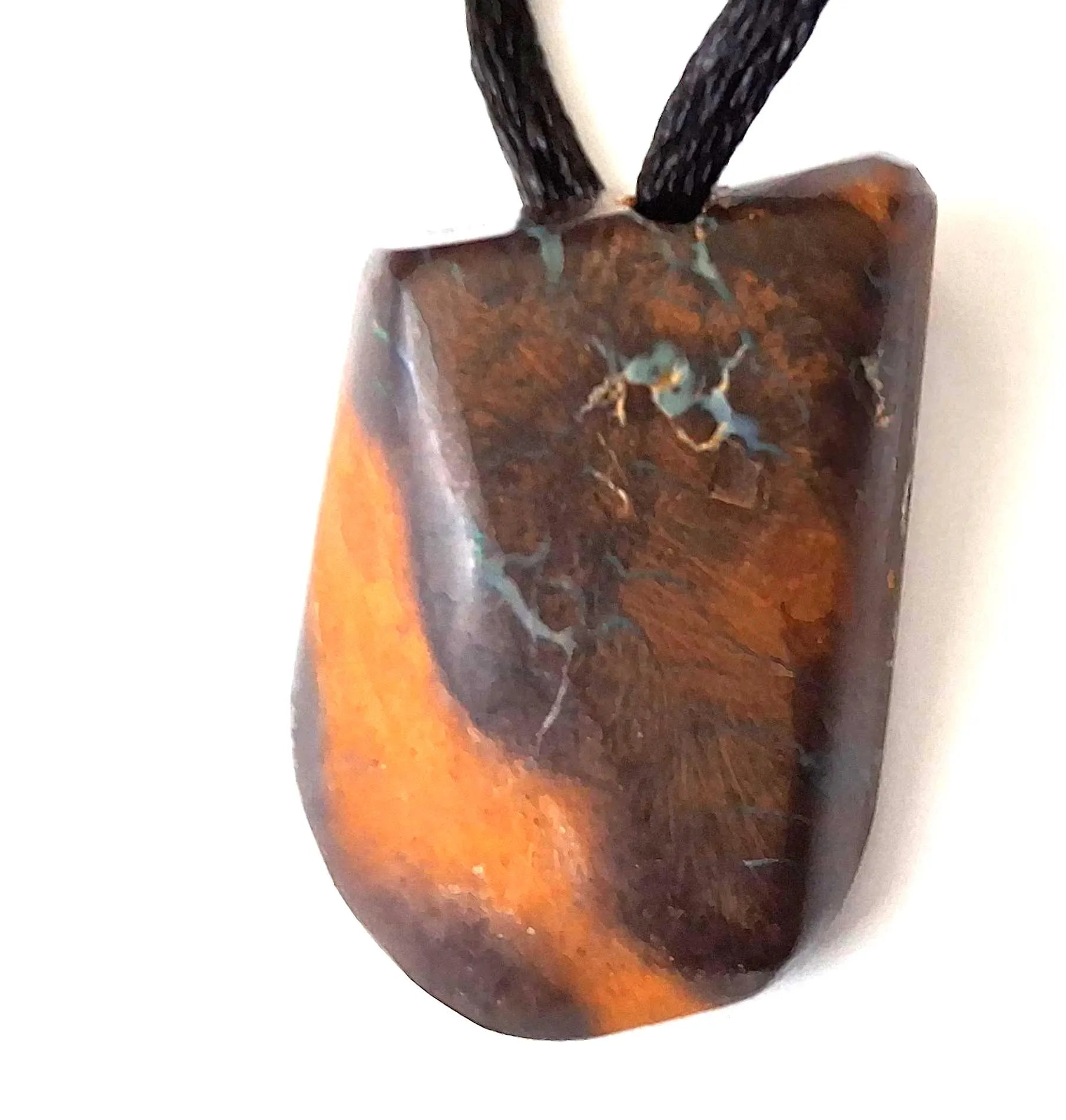 Boulder-Matrix-Opal Anhänger – Unikat aus Australien, 2,9 × 2,1 cm