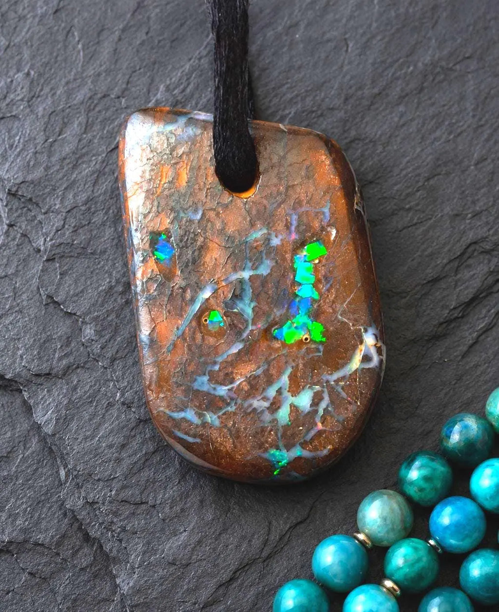 Boulder-Matrix-Opal Anhänger – Unikat aus Australien, 2,9 × 2,1 cm