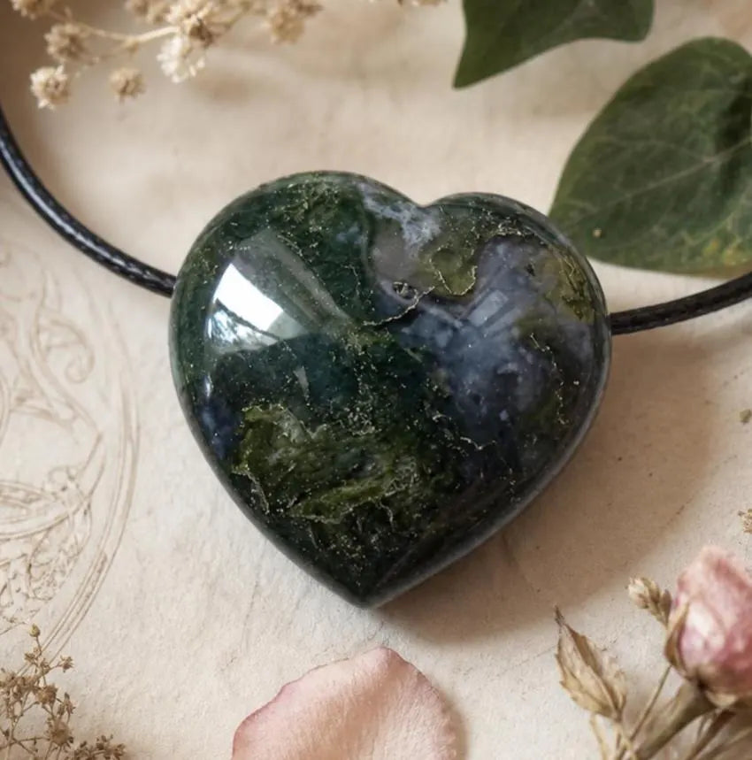 Moosachat Herz Anhänger – Edelsteinherz mit Kette | 30×30×15 mm
