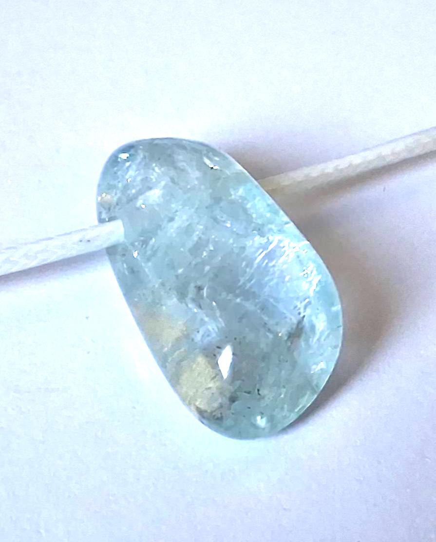 Aquamarin Anhänger – Edelstein Beryll, blau, ca. 24 × 10 mm