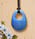 Blauquarz Gogo Anhänger – Edelstein in Blau, ca. 3,4 × 2 cm