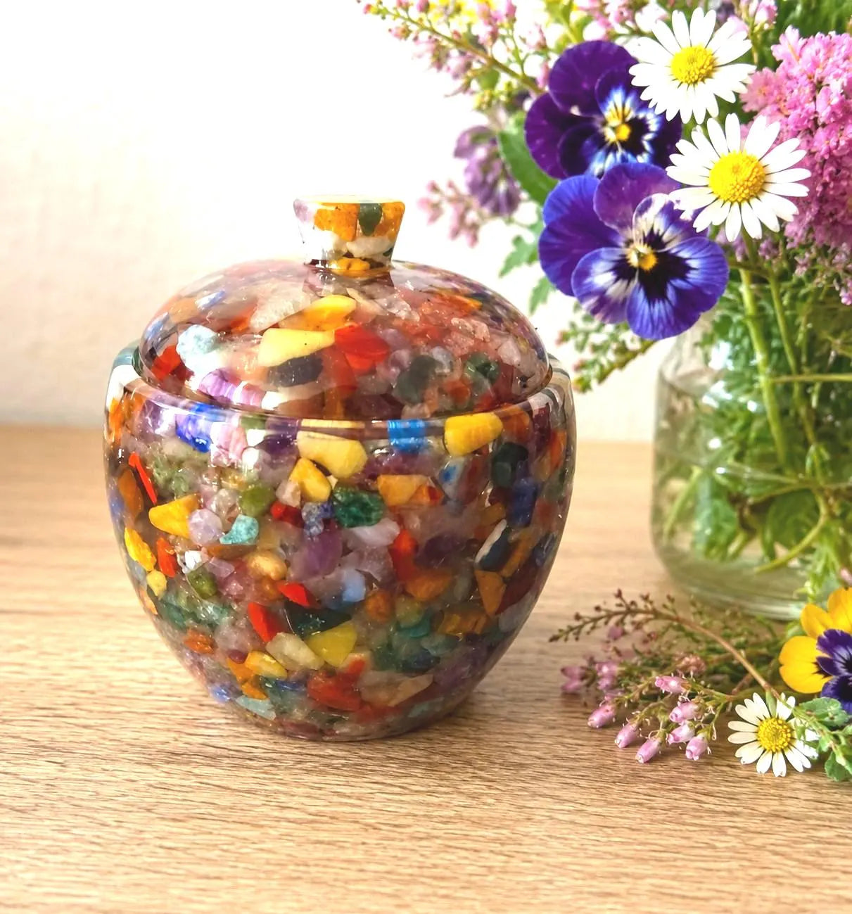 Edelsteindose mit Edelsteinmix | Handarbeit | Unikat | 9 × 7,5 cm