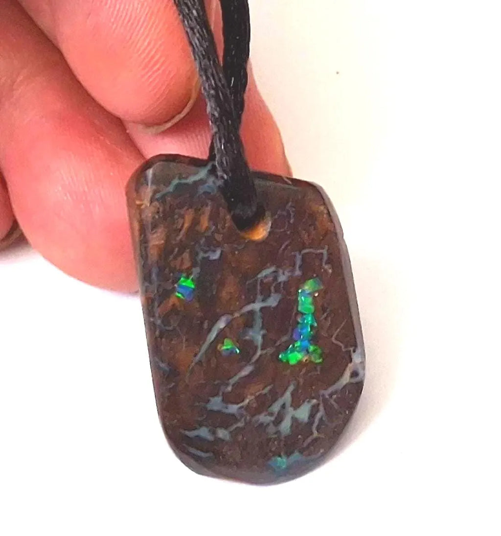 Boulder-Matrix-Opal Anhänger – Unikat aus Australien, 2,9 × 2,1 cm