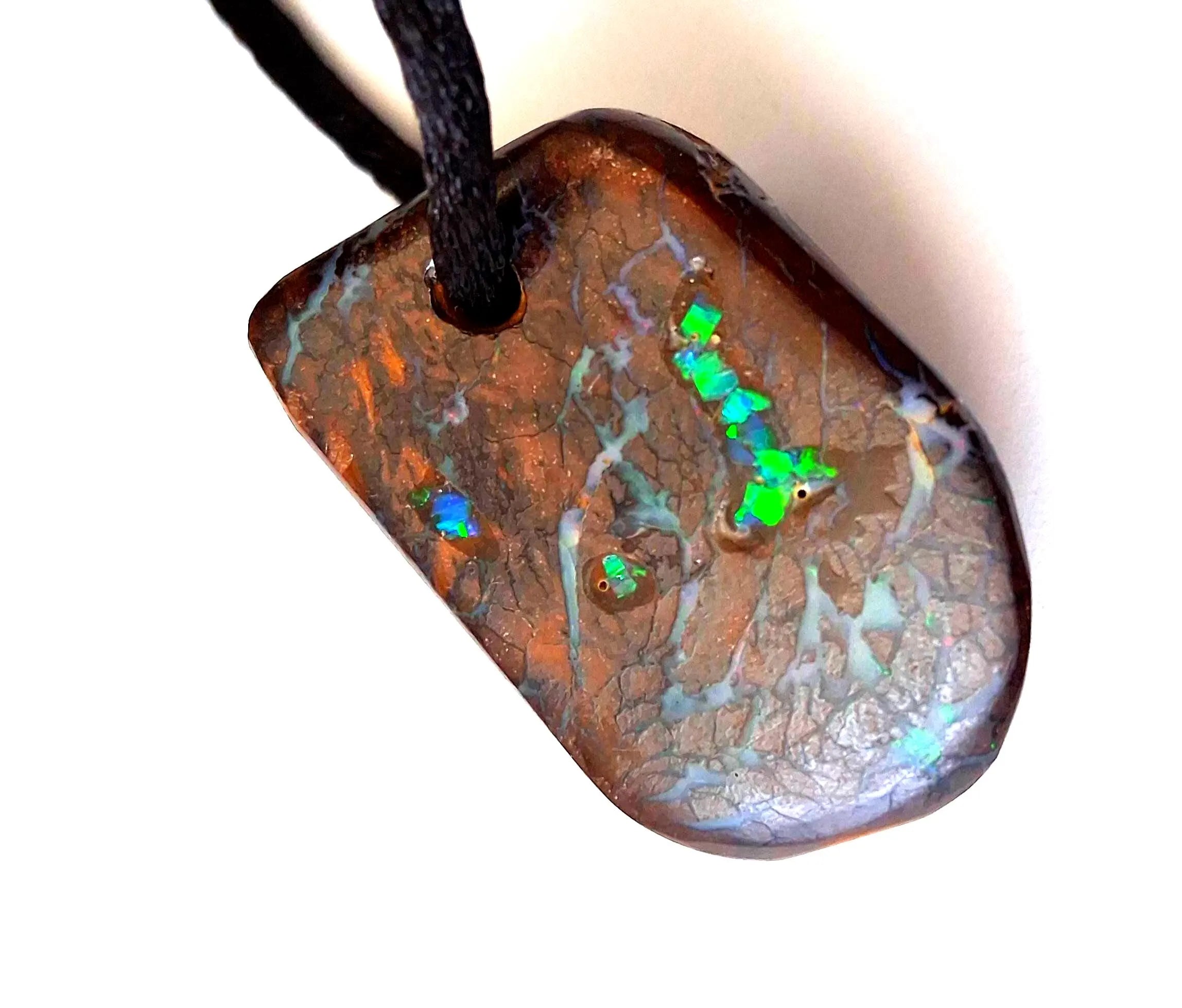 Boulder-Matrix-Opal Anhänger – Unikat aus Australien, 2,9 × 2,1 cm
