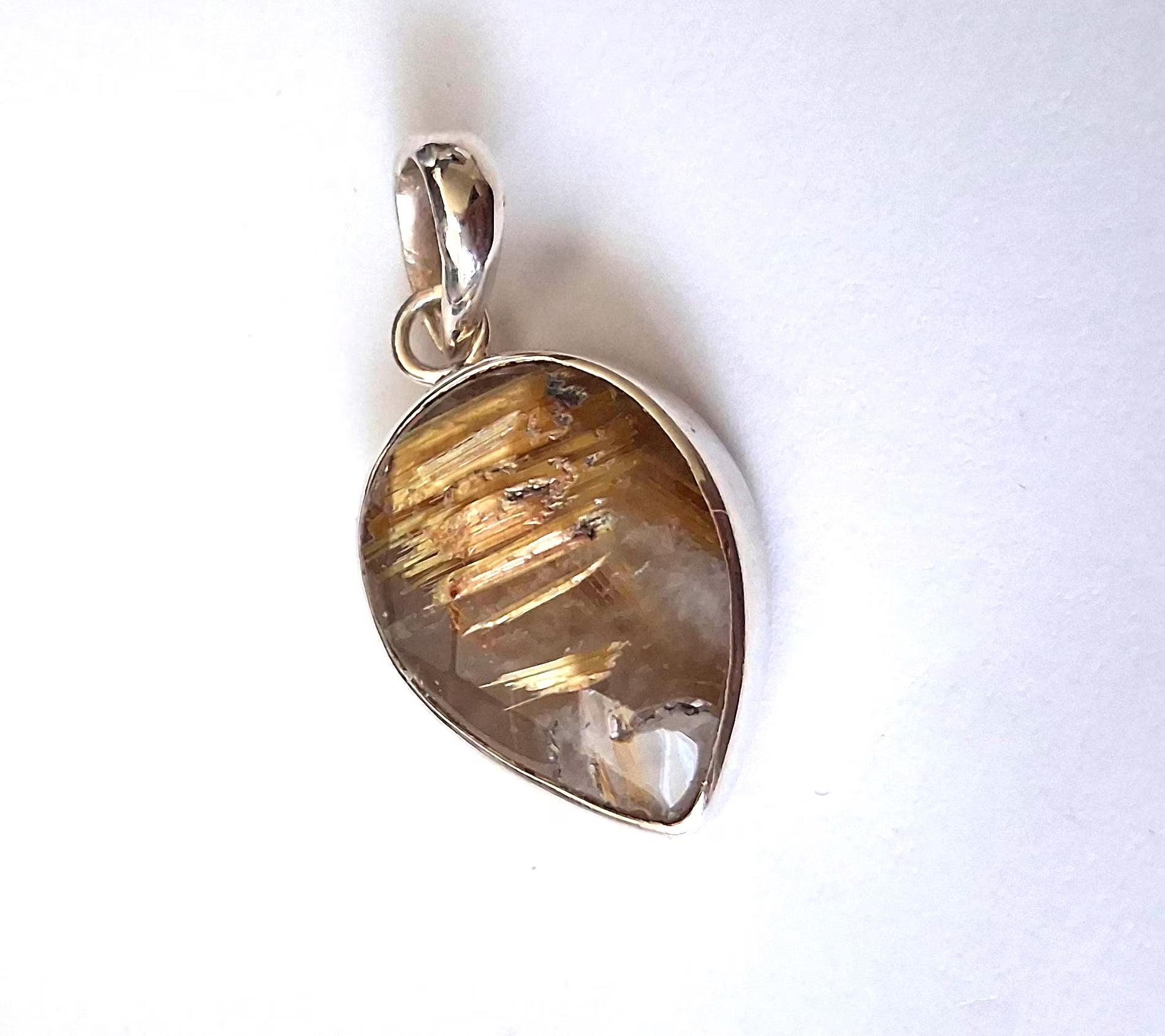 Rutilquarz Anhänger facettiert – 925 Silber | Goldene Rutilnadeln, 30 × 15 mm