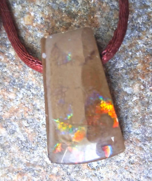 Ammolith Steinanhänger 26x17mm – Handgefertigter Edelsteinanhänger mit Farbspiel
