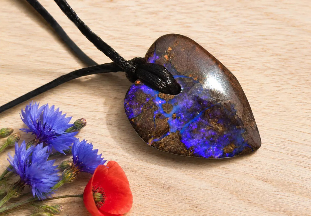 Boulderopal Anhänger – Echter Australischer Opal mit Blau-Violettem Farbspiel