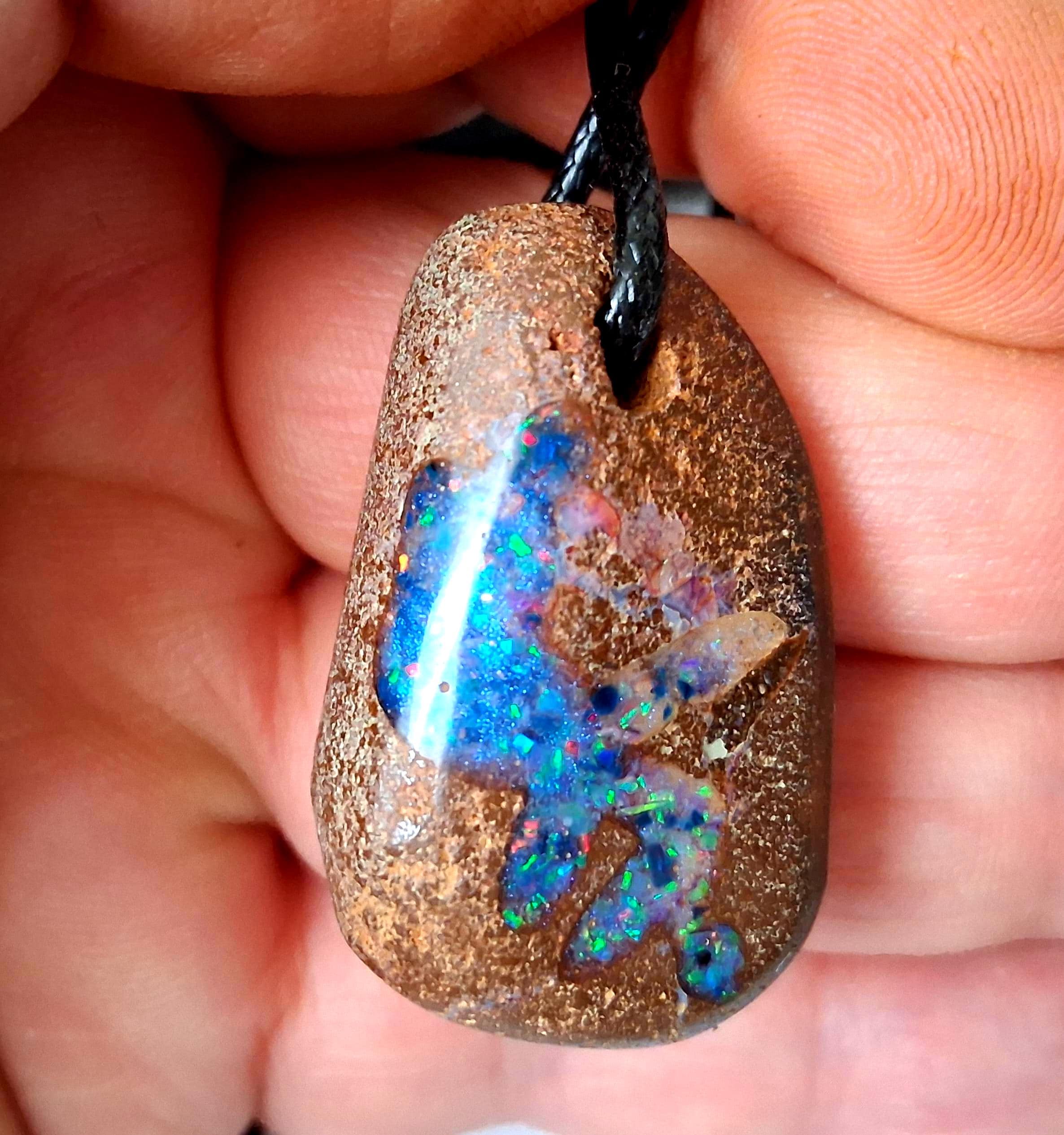 Boulder Matrix Opal Anhänger – Australien, Unikat, 2,9 × 2,3 cm | Elassteine