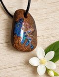 Boulder Matrix Opal Anhänger – Australien, Unikat, 2,9 × 2,3 cm | Elassteine