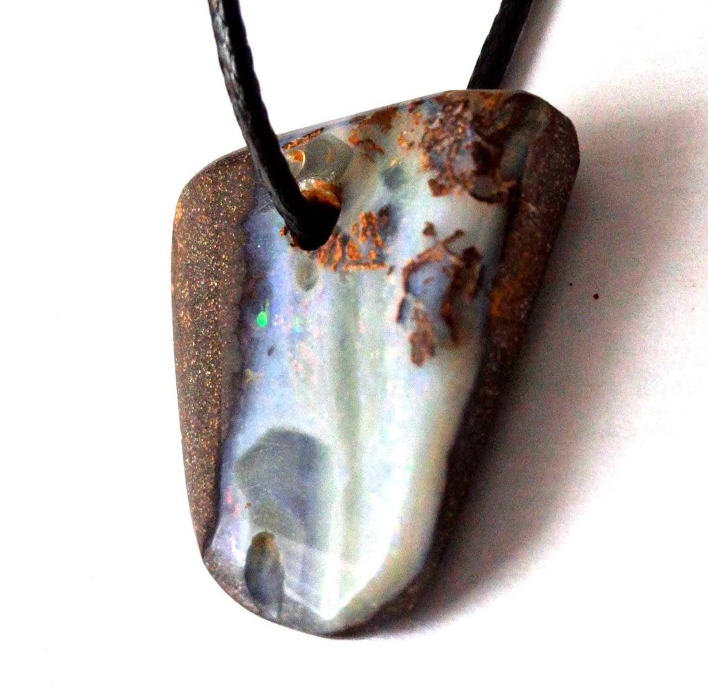 Boulderopal Anhänger – Handgeschliffen, 30x25 mm