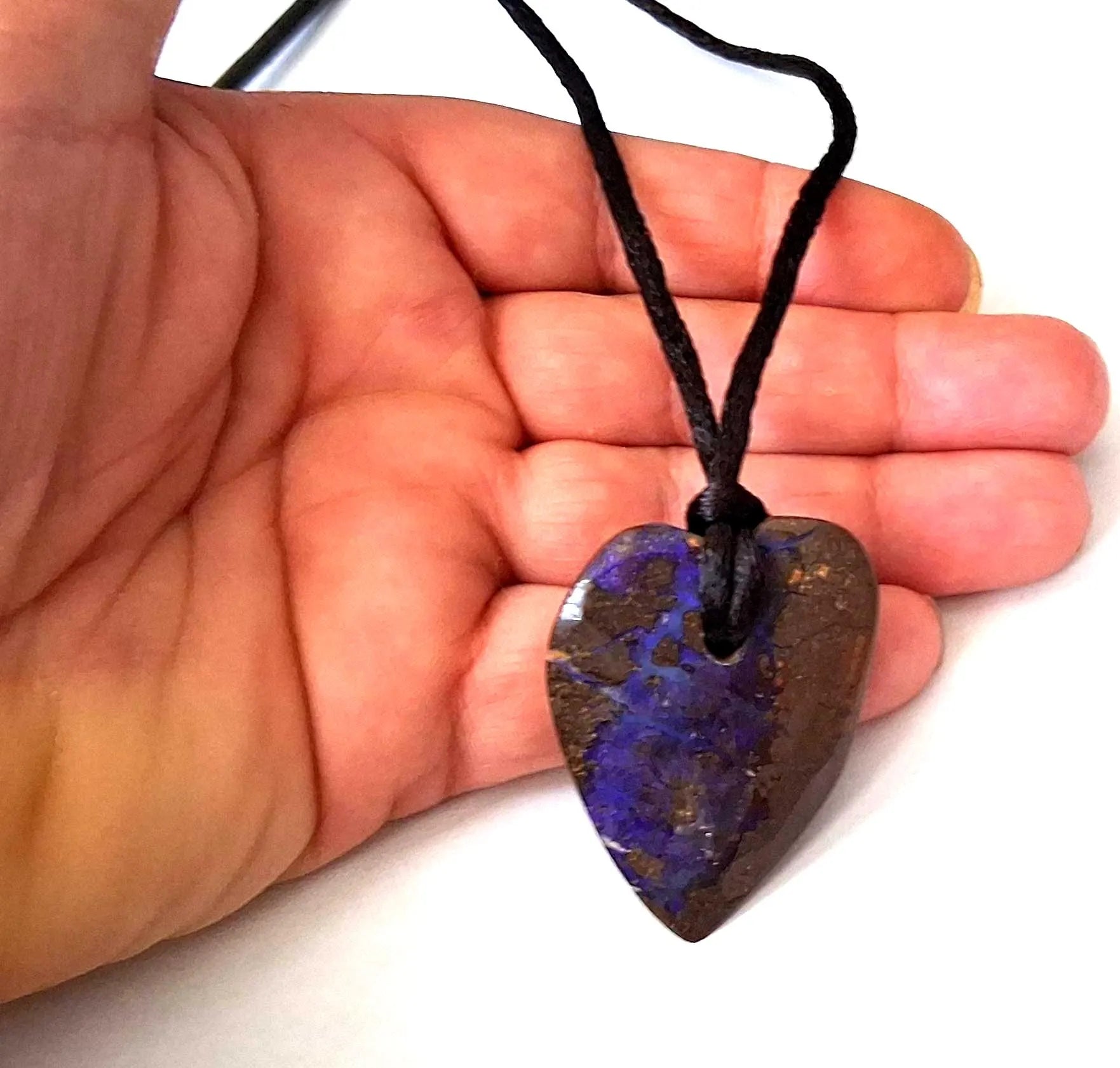 Boulderopal Anhänger – Echter Australischer Opal mit Blau-Violettem Farbspiel