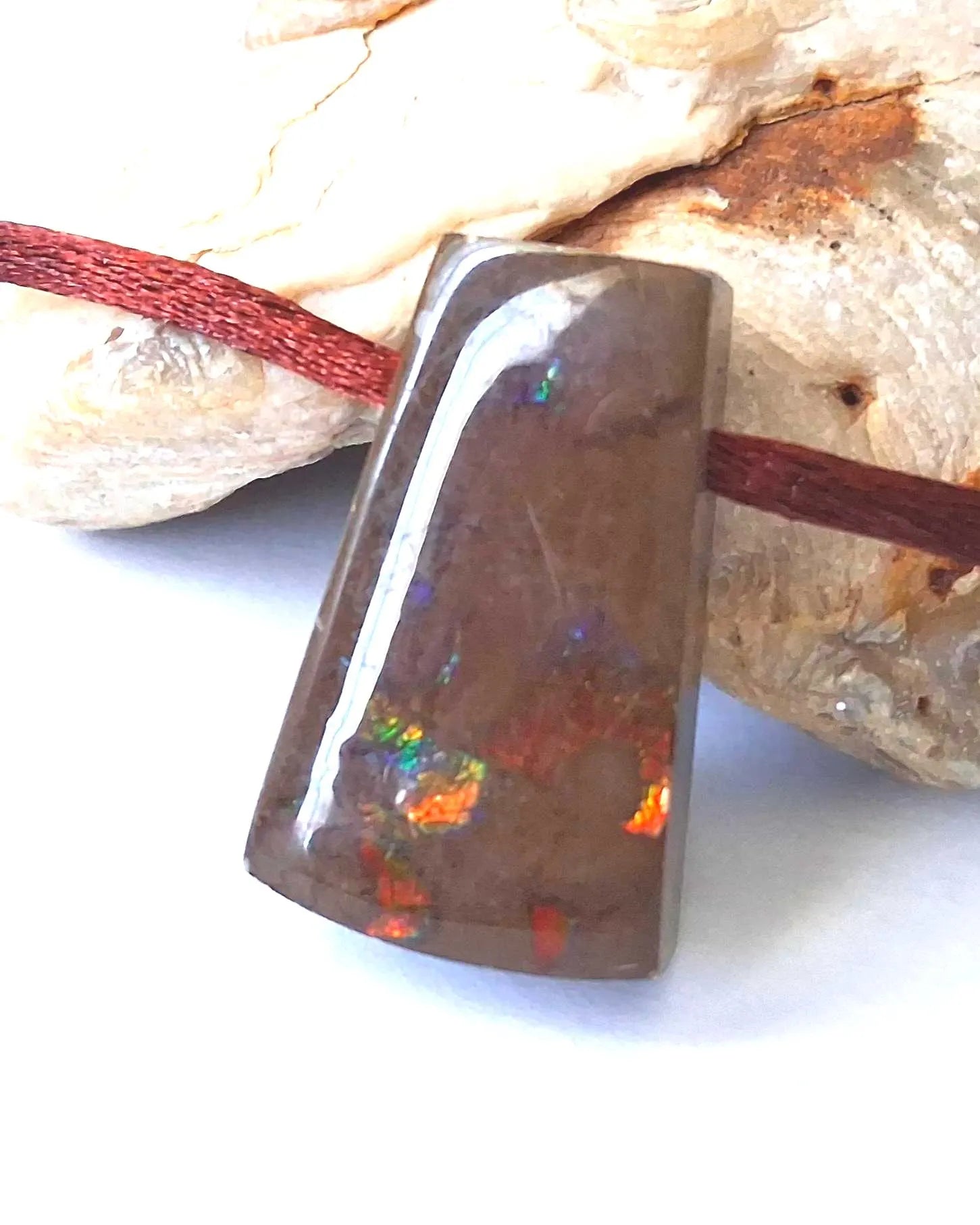 Ammolith Steinanhänger 26x17mm – Handgefertigter Edelsteinanhänger mit Farbspiel