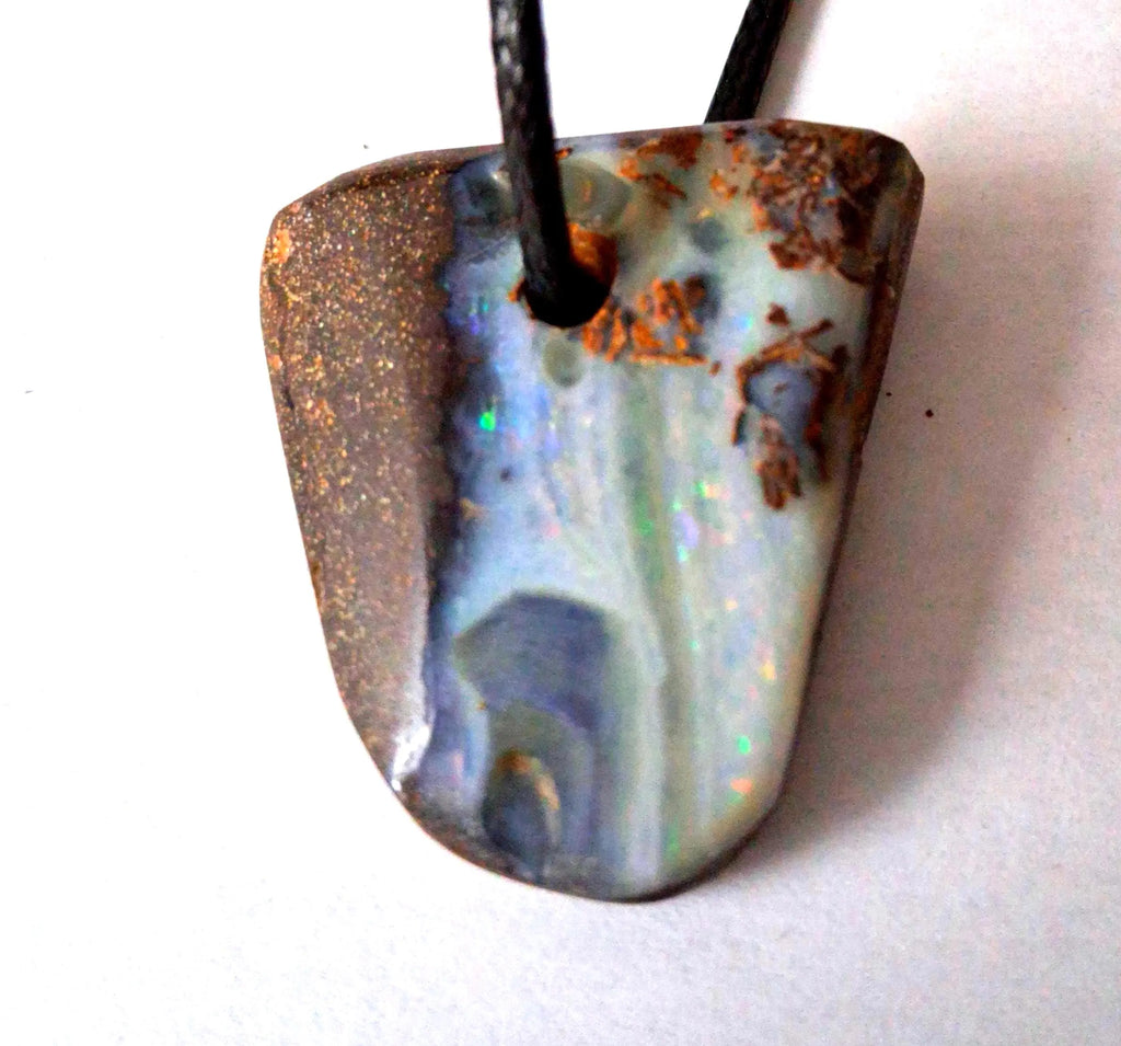 Boulderopal Anhänger – Handgeschliffen, 30x25 mm